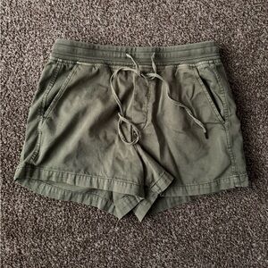 GAP olive green shorts size medium